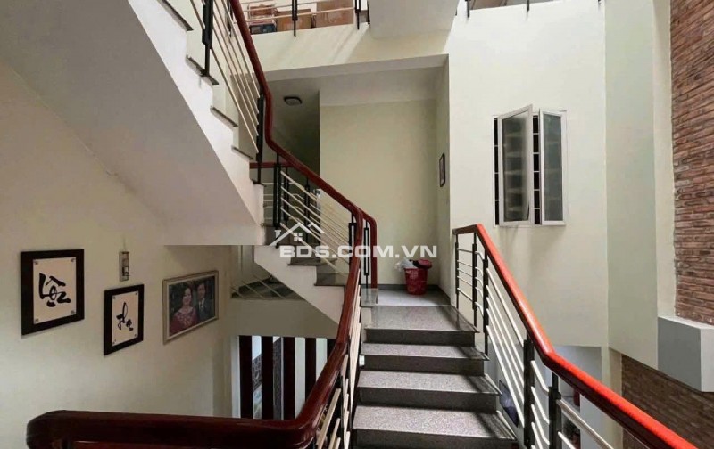 Bán nhà 3 tầng đường Nguyễn Xí - Vị trí kinh doanh